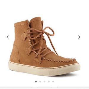 Cougar brand from Canada “Fabiola” boot. 9.5